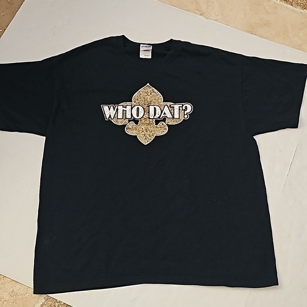 Black Gildan New Orleans Saints fan t shirt size XL